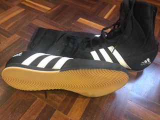 Zapatillas boxeo Adidas y protecciones de segunda mano por 32 EUR en Bilbao  en WALLAPOP