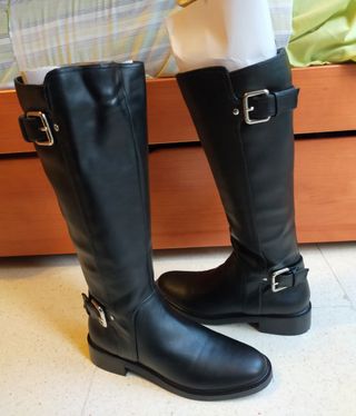 Botas negras caña alta Parfois de segunda mano por 15 EUR en Valencia en  WALLAPOP