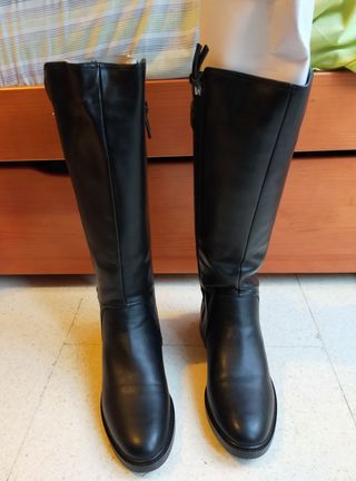 Botas negras caña alta Parfois de segunda mano por 15 EUR en Valencia en  WALLAPOP