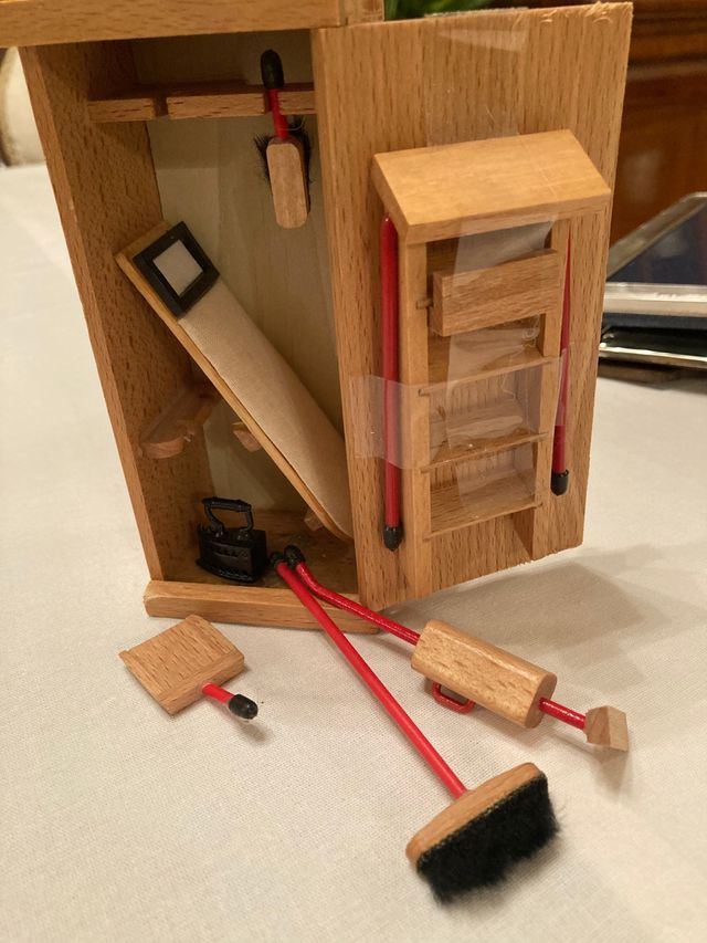 Miniaturas de armario y máquina de coser. de segunda mano por 18 EUR en