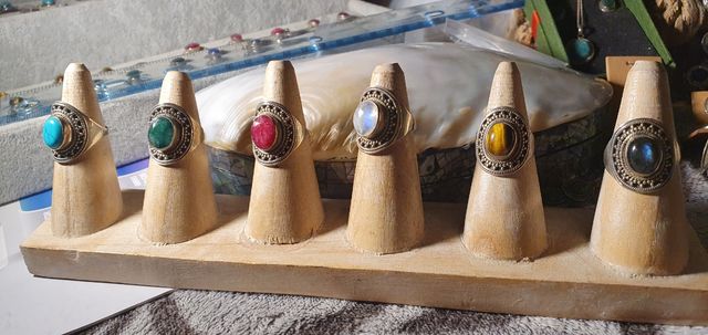 Anillos de plata y piedras