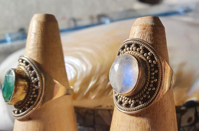 Anillos de plata y piedras