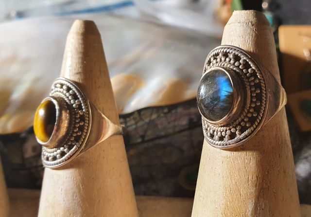 Anillos de plata y piedras