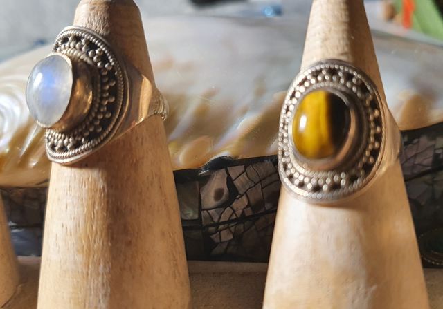 Anillos de plata y piedras