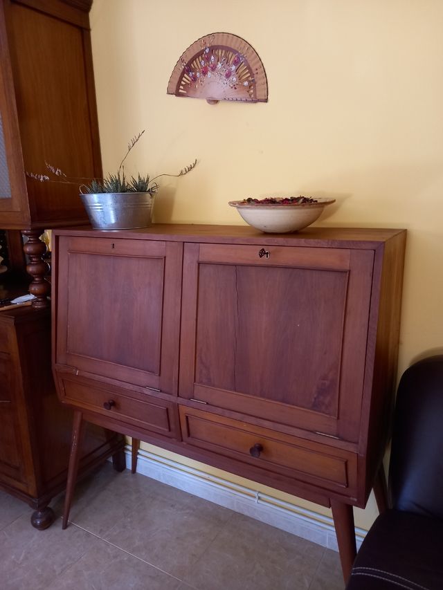 Mueble aparador de cerezo. de segunda mano por 250 € en As Pontes de