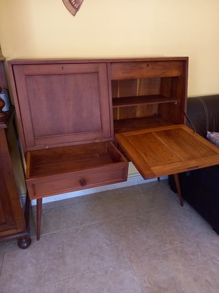 Mueble aparador de cerezo. de segunda mano por 250 € en As Pontes de