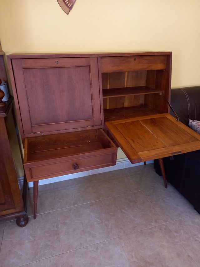 Mueble aparador de cerezo. de segunda mano por 250 € en As Pontes de