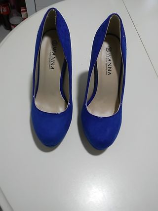 Zapatos tacon fiesta azul Klein. T. 38 de segunda mano por 10 EUR en  Zaragoza en WALLAPOP