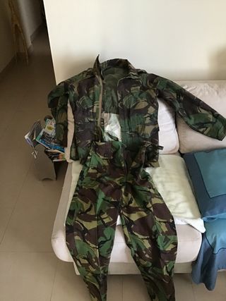 Ropa caza camuflaje. Armada británica. de segunda mano por 50 EUR en Mesas  de Santa Rosa en WALLAPOP