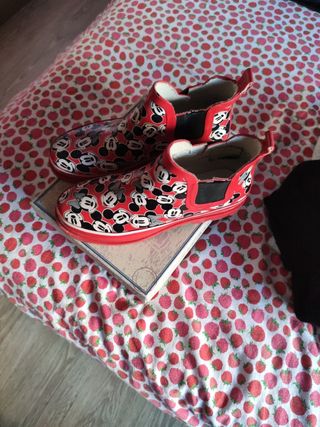 Botas de agua disney mujer de segunda mano por 12 EUR en Móstoles en  WALLAPOP