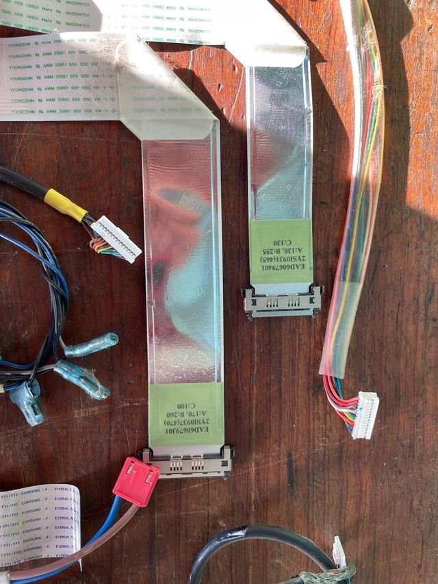 Cableado completo y tornillos TV LG 42LH7000