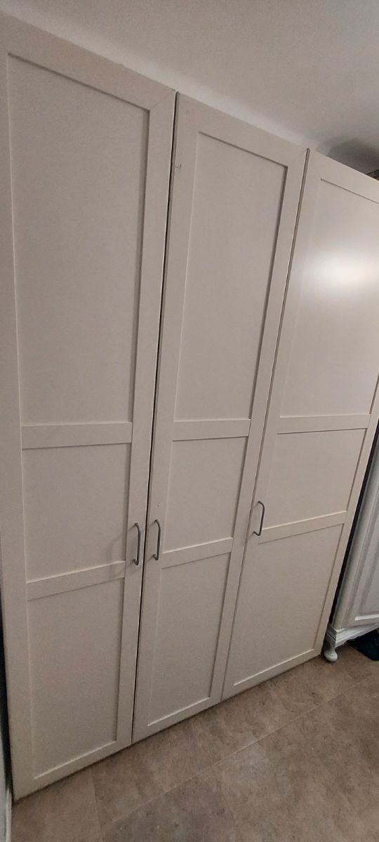 Armario blanco Ikea 3 puertas de segunda mano por 80 € en Sabadell en