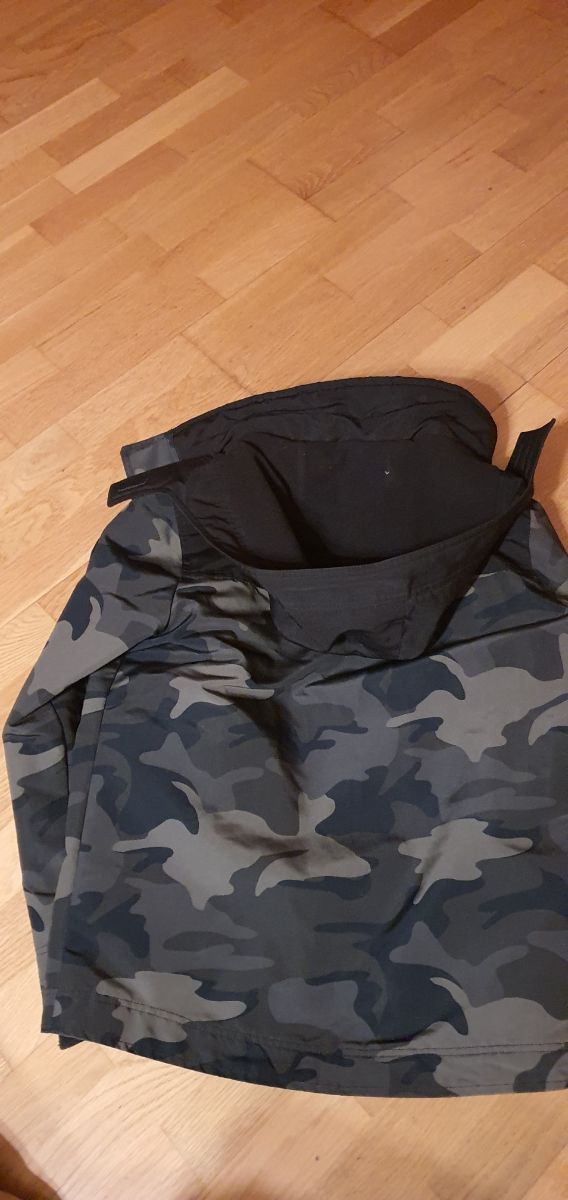 REBAJA!  cazadoraNIÑO rebajado a 20 euros