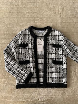 Chaqueta Tweed Zara blanco y negro de segunda mano por 24 EUR en Madrid en  WALLAPOP
