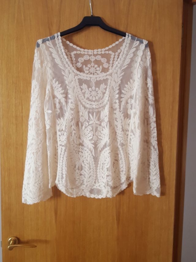 Blusa con transparencias