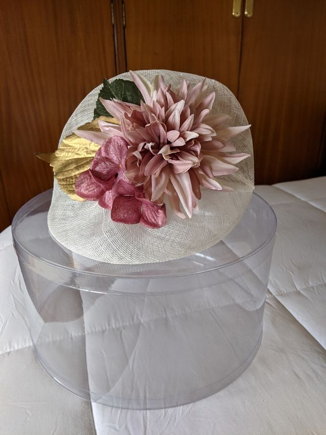 Tocado flores de ceremonia. No hago envíos.