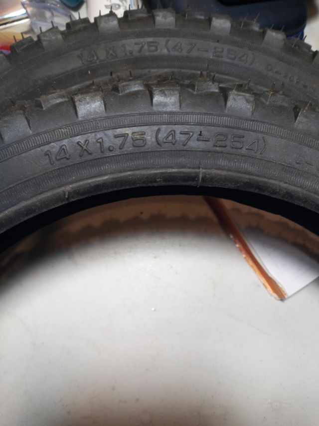 2 NEUMÁTICOS BICI NIÑO 14 x 1,75 A ESTRENAR