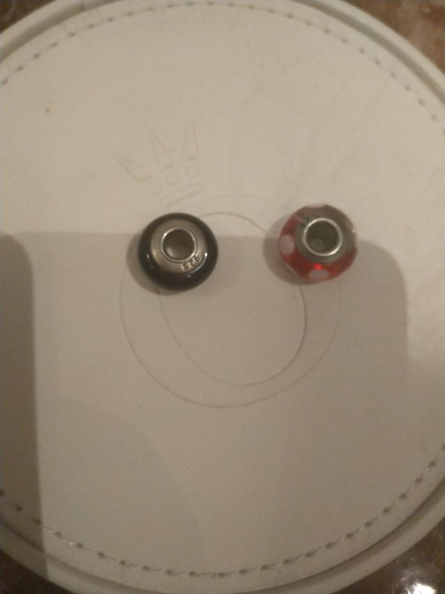 2 charms de plata,no pandora