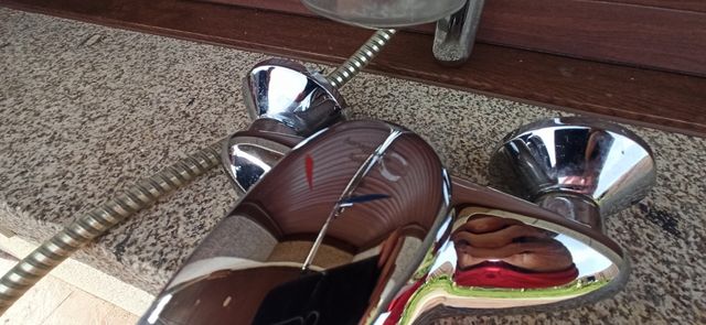 Grifo de ducha con soporte marca HANSGROHE