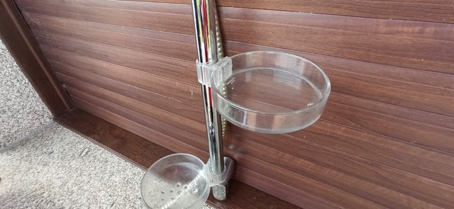 Grifo de ducha con soporte marca HANSGROHE