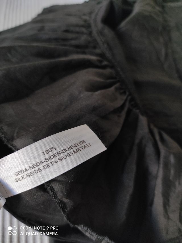 Falda 100% seda negra de Massimo Dutti