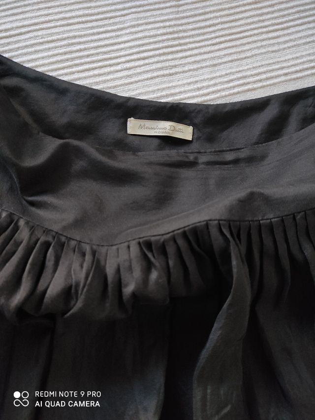 Falda 100% seda negra de Massimo Dutti