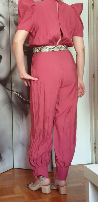 Mono largo de Zara de segunda mano por 25 EUR en Madrid en WALLAPOP
