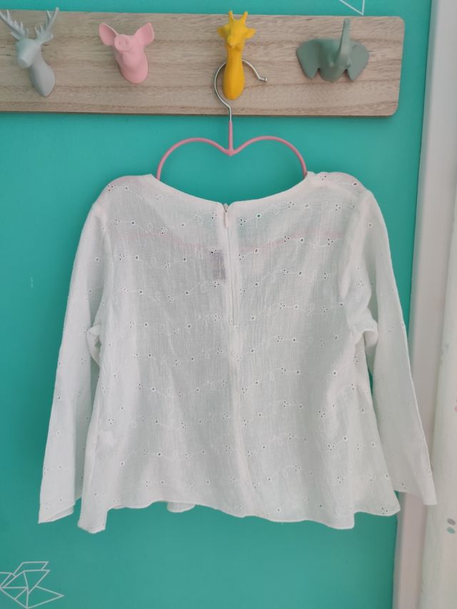 Blusa blanca de niña con bordados talla 2-3 años