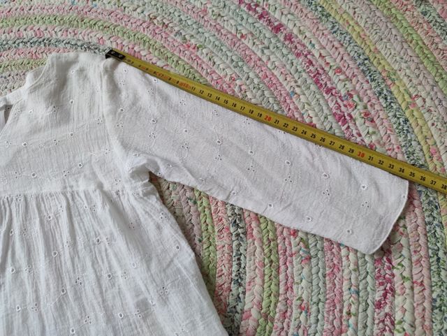 Blusa blanca de niña con bordados talla 2-3 años