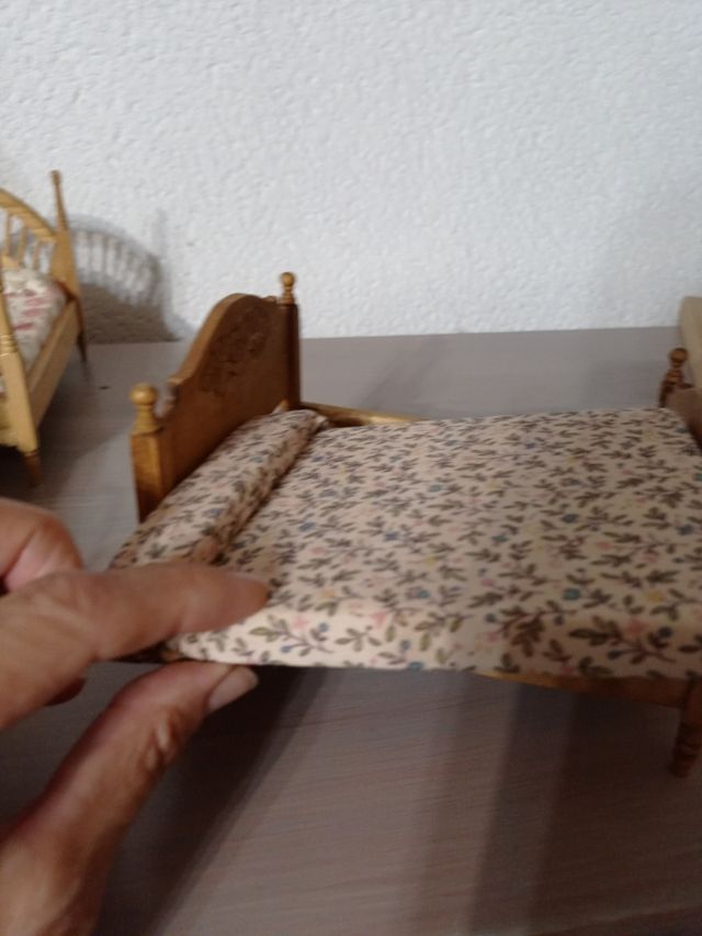 Camas  para  casa de muñecas