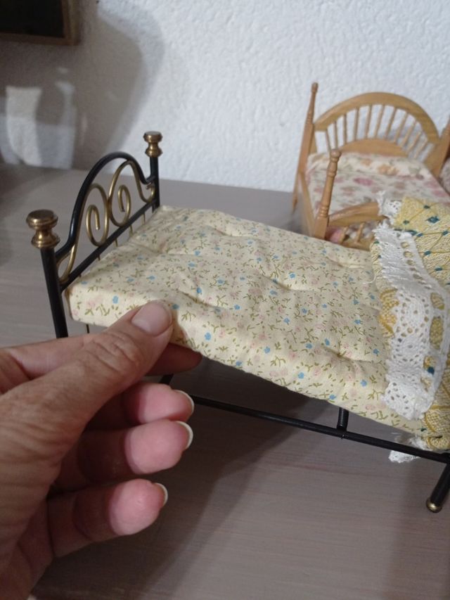Camas  para  casa de muñecas