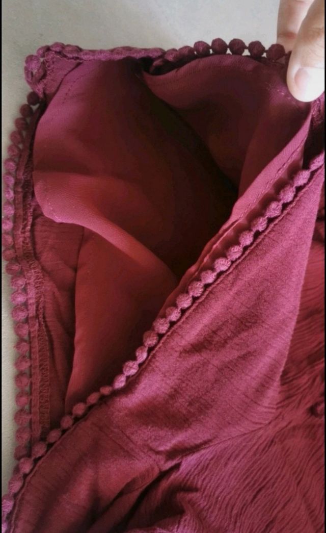 pantalones cortos rojo granate