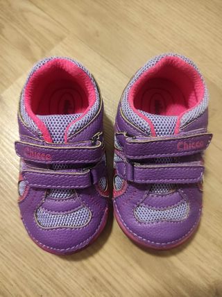Zapatillas bebe Marca Chicco de segunda mano por 10 EUR en Bilbao en  WALLAPOP