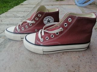 Zapatillas tipo converse altas de segunda mano por 15 EUR en Bormujos en  WALLAPOP