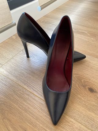 Zapatos Stilettos azul marino Zara de segunda mano por 24 EUR en Pozuelo de  Alarcón en WALLAPOP