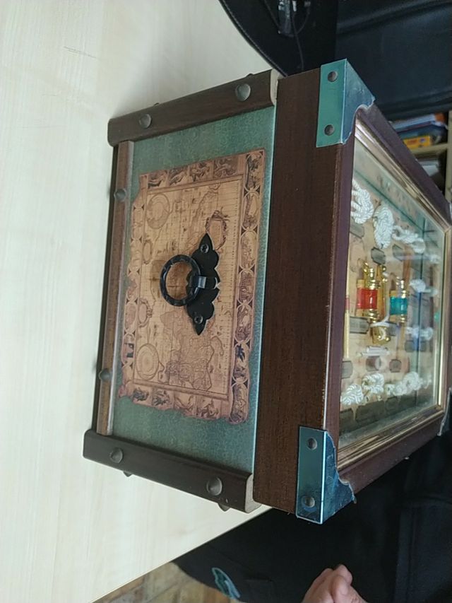 caja con motivos marineros