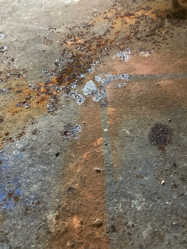 Mesa o soporte escultórico