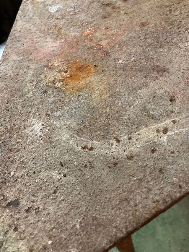 Mesa o soporte escultórico