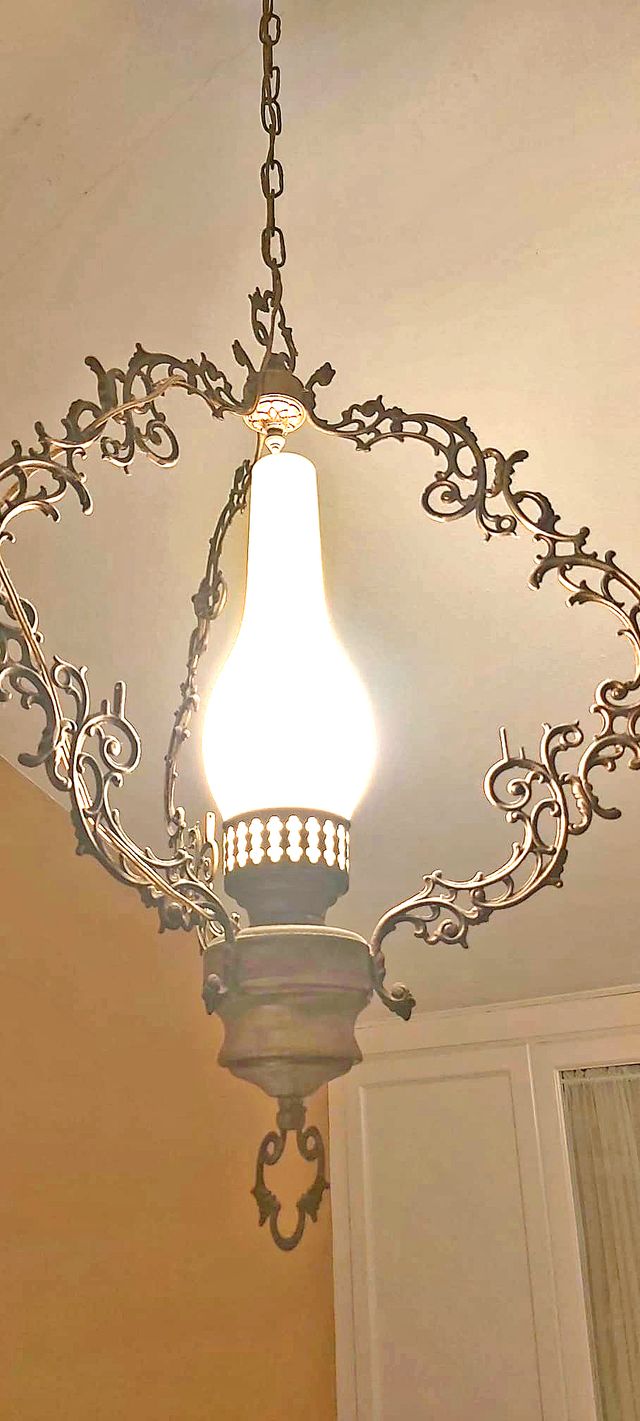 Lámpara de techo quinqué antiguo