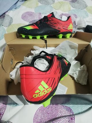 Botines futbol messi 42 de segunda mano por 40 EUR en Sant Andreu de la  Barca en WALLAPOP