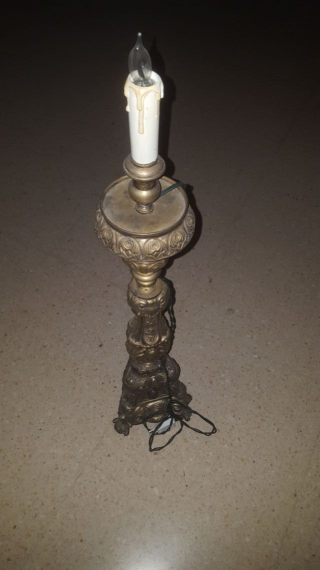 Candelabro de latón antiguo