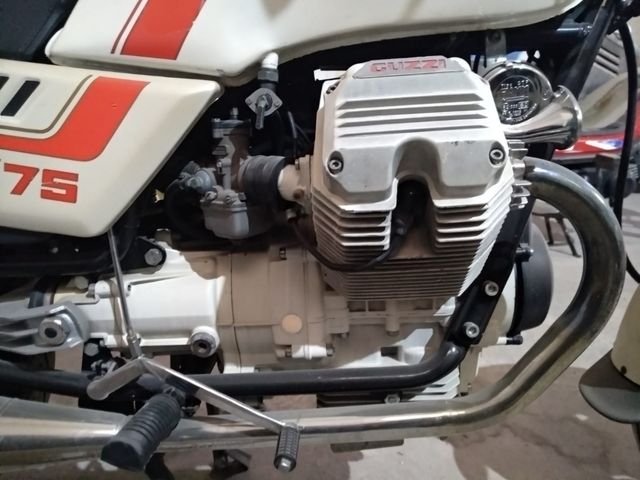 Moto guzzi v75 clasica
