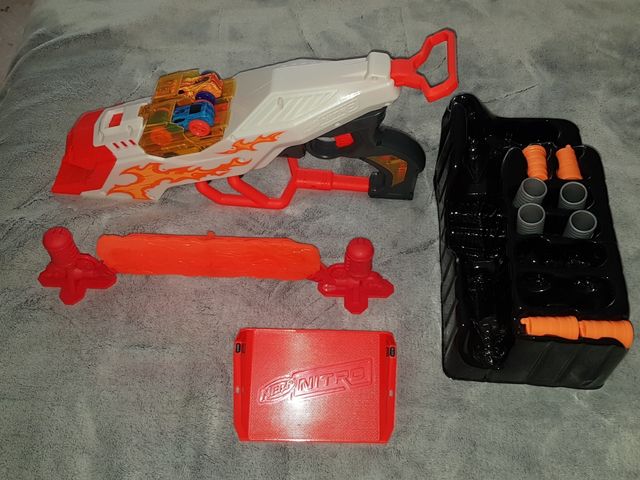 Pistola Nitro Nerf con 4 coches