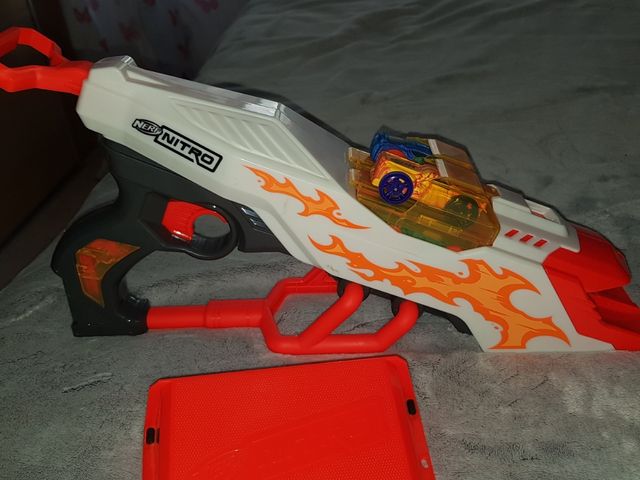 Pistola Nitro Nerf con 4 coches