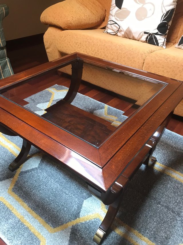 Mesa centro nogal y marquetería