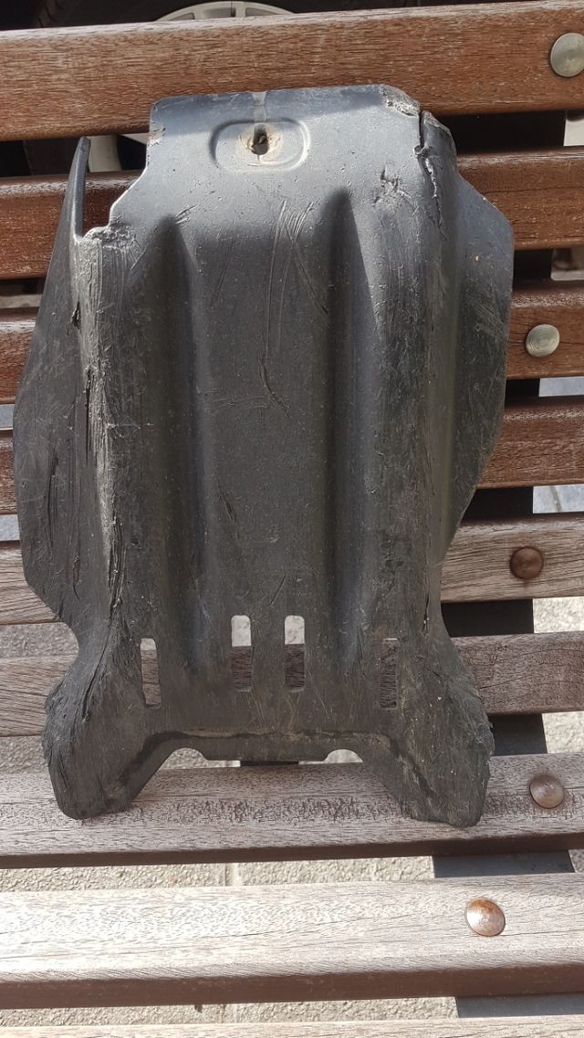 Cubre cárter KTM de segunda mano por 25 EUR en Madrid en WALLAPOP Cubre cárter KTM de segunda mano por 25 EUR en Madrid en WALLAPOP