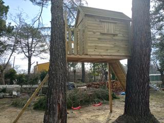 CASITA EN ARBOL 2,6 X 1,5 M INSTALADA EN TU JARDÍN