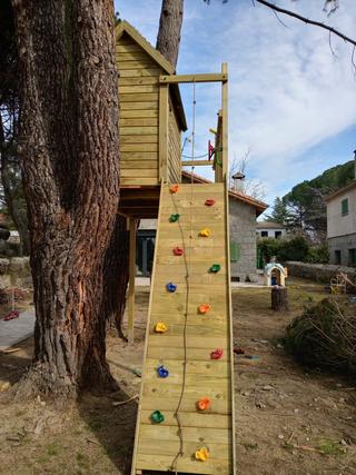 CASITA EN ARBOL 2,6 X 1,5 M INSTALADA EN TU JARDÍN