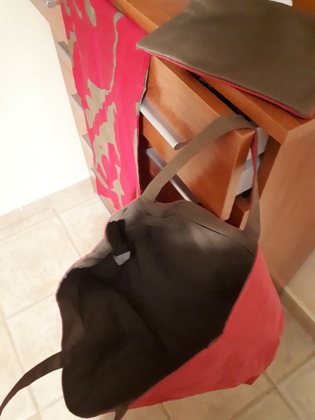 Bolso reversible fresa-marrón. Regalo foular y nec