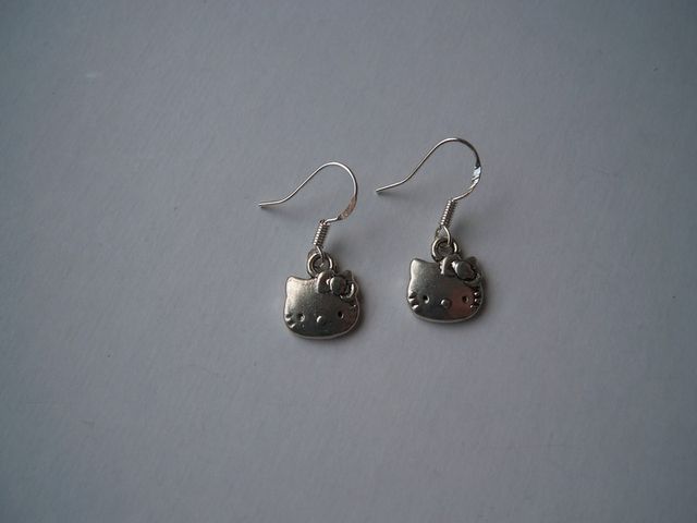 Pendientes nuevos Hello Kitty. Ideales regalo